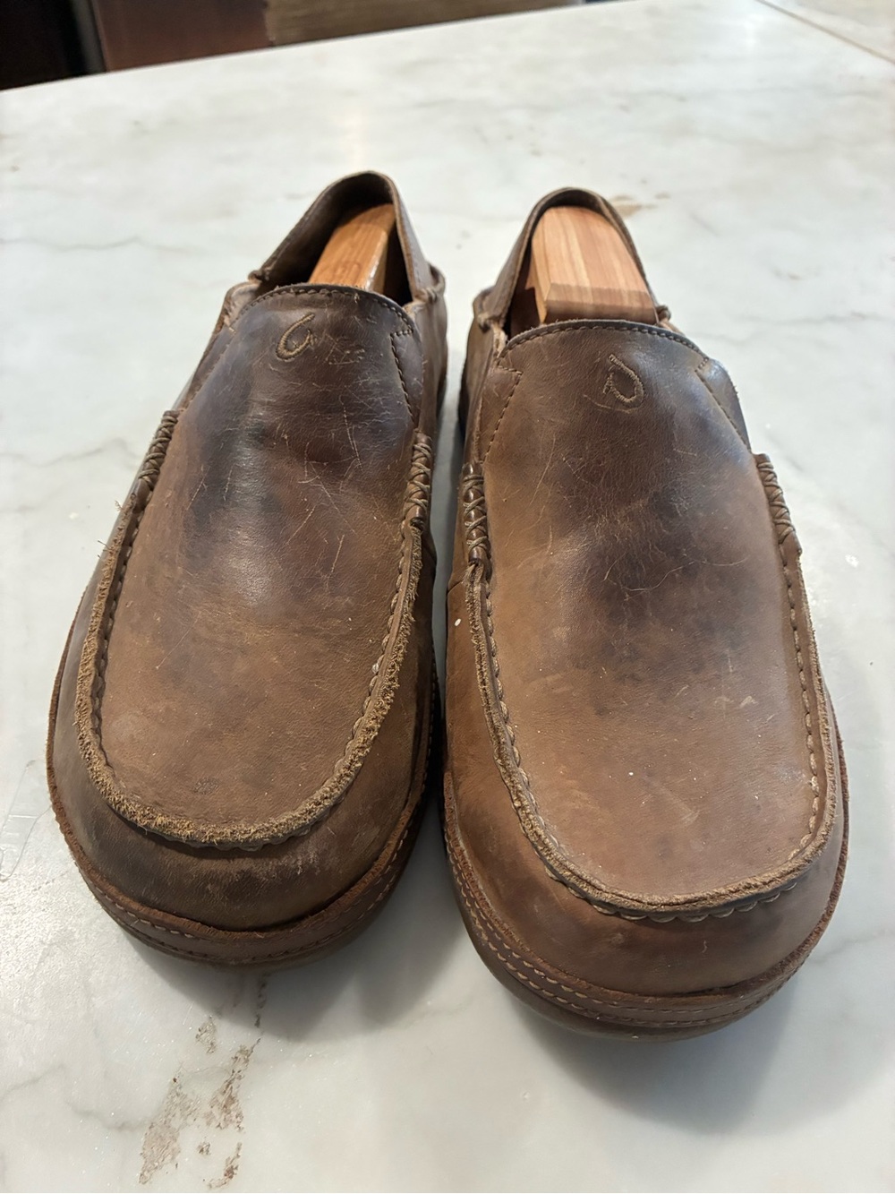 OluKai Moloa Slip On Loafer Mens Size 9 Ray Toffee Leather Shoes